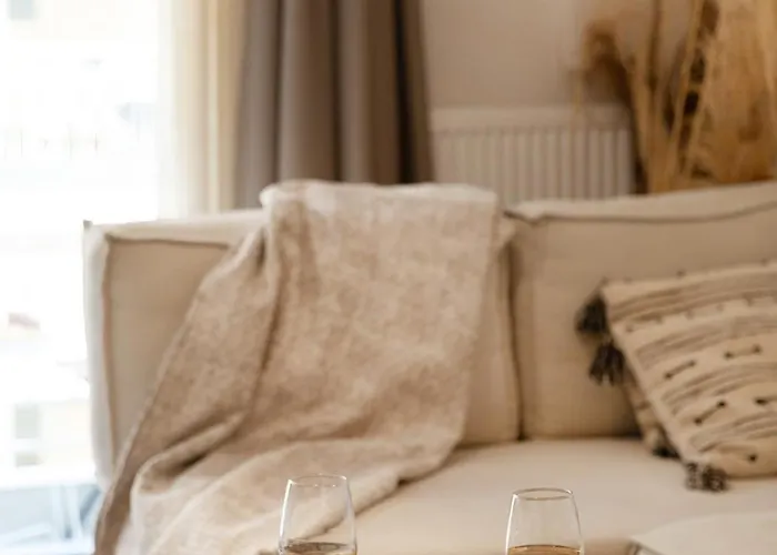 2bd Urban Nest *